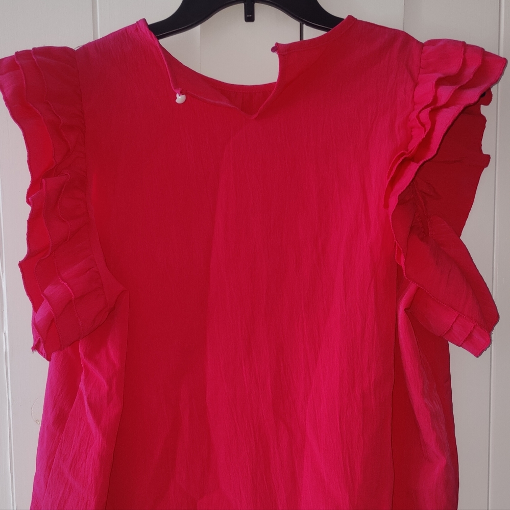 New ruffle sleeve top